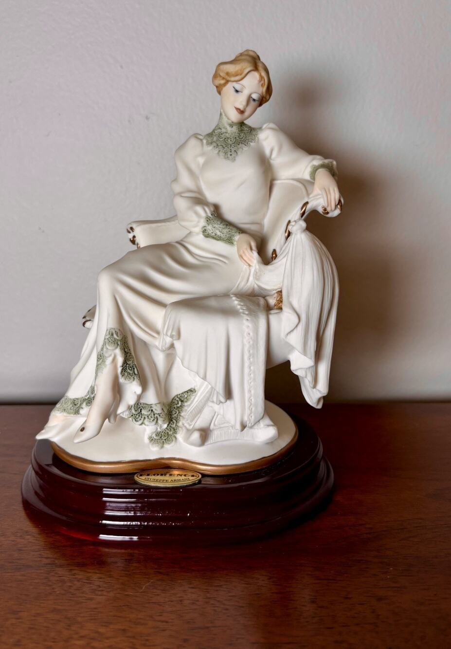 Giuseppe Armani TENDER LOVE 0692F Porcelain Figurine 7.5" Florence Italy 1995